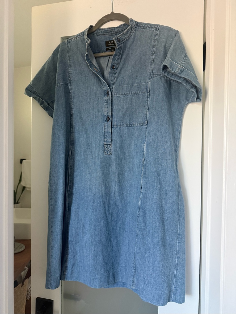 Subcategory prediction for women's jeans image